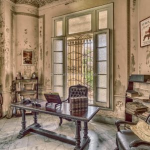 Lost Place Büro alte Villa Havanna Kuba. Lost Place Office Old Villa Havana Cuba.
